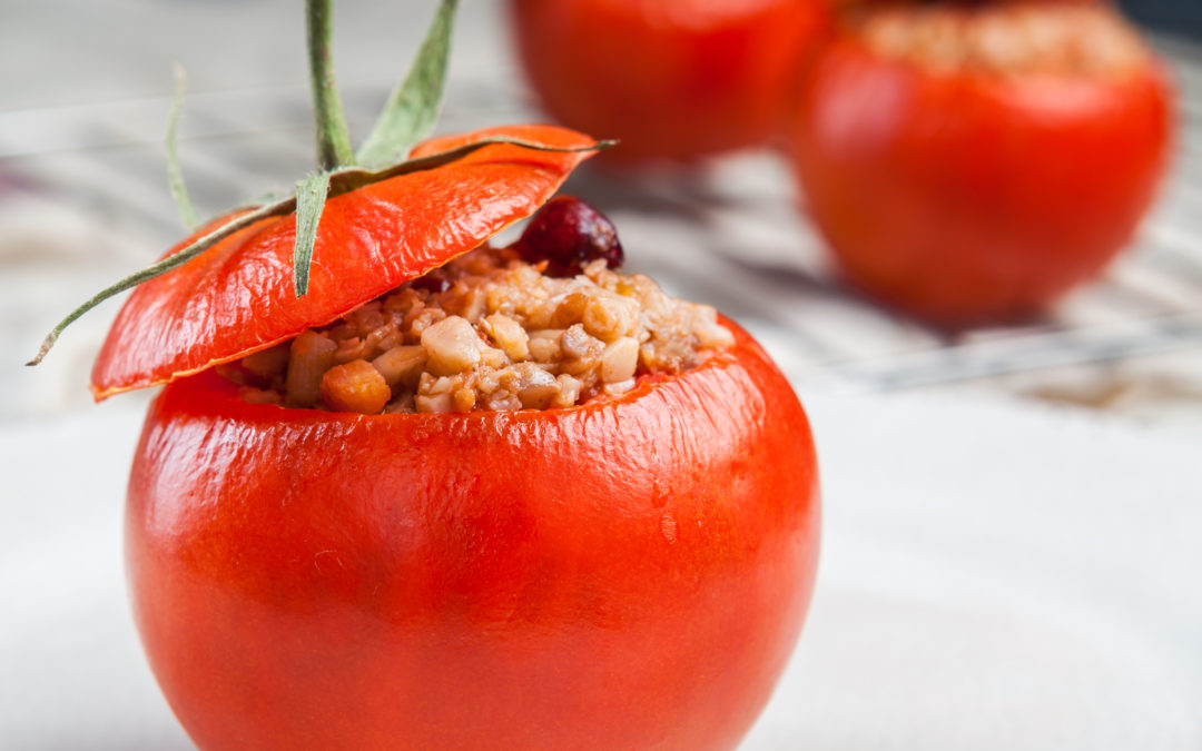 Saffron cauli- rice with currants and pine nuts in baked tomatoes